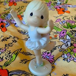 Precious Moment Standing Ovation